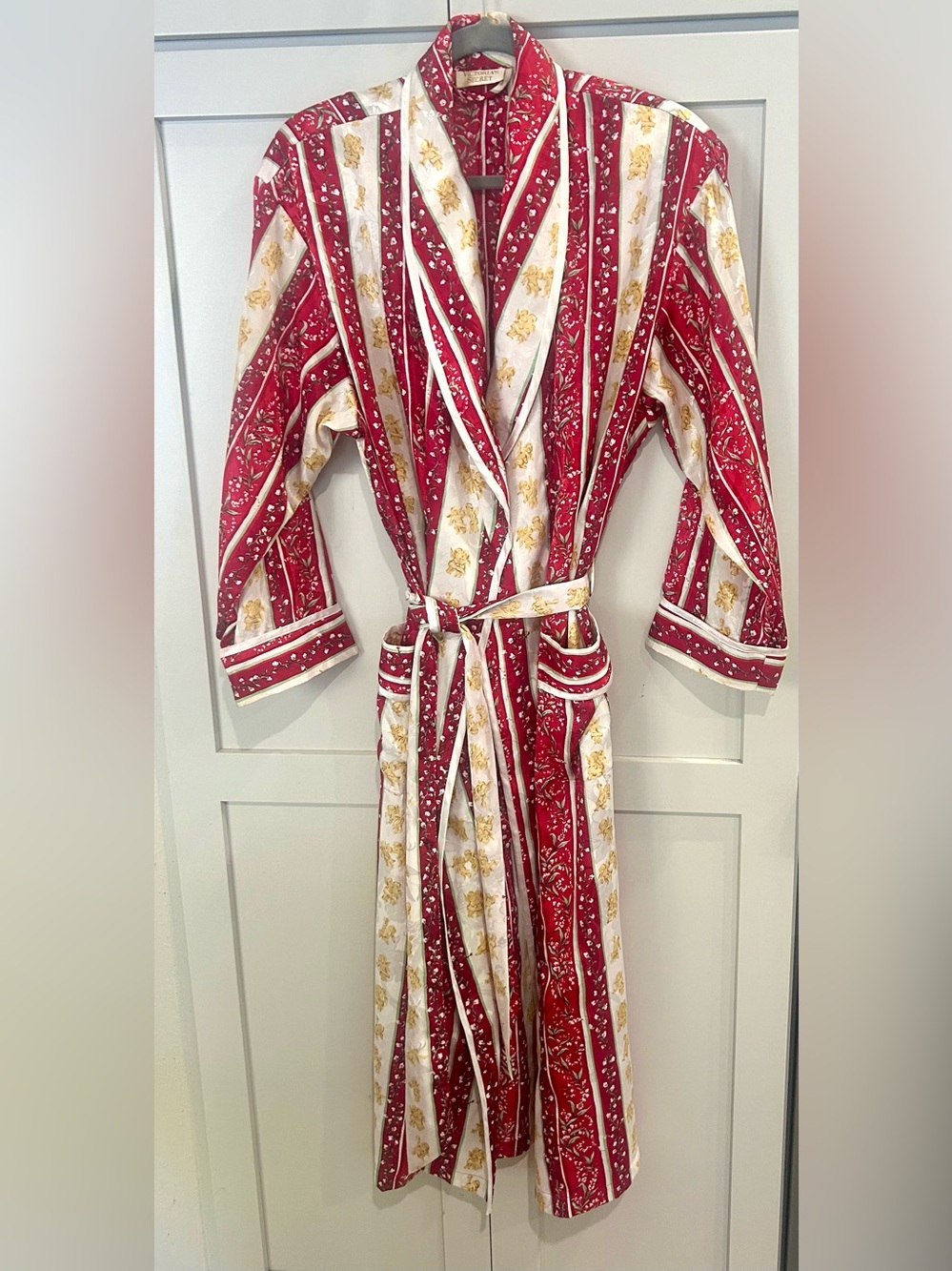 Vintage 90’s Victoria's Secret Red and White Cherub Striped Floral Satin Robe